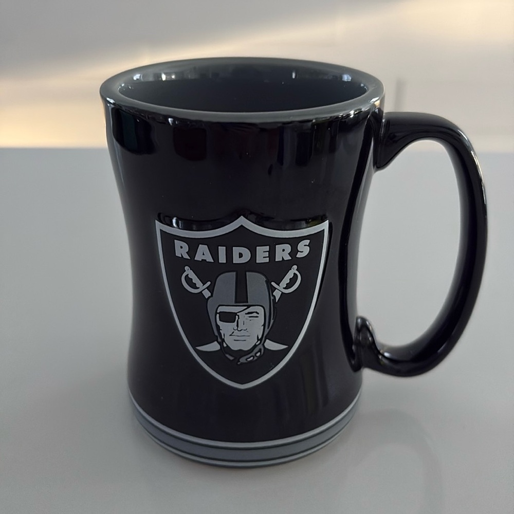 NWT NFL Las Vegas Raiders Sculpted Relief Mug 14 oz